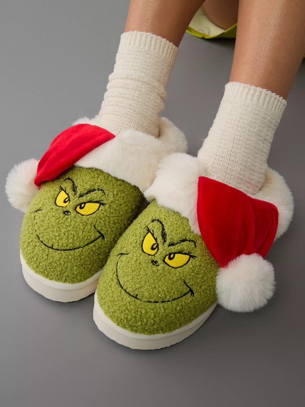 American Eagle Grinch Scuff Christmas Slipper - NWT Women’s size 10
